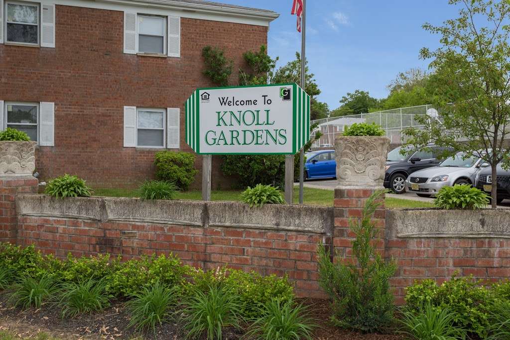 Knoll Gardens | 63 Dafrack Dr, Lake Hiawatha, NJ 07034, USA | Phone: (973) 335-0822