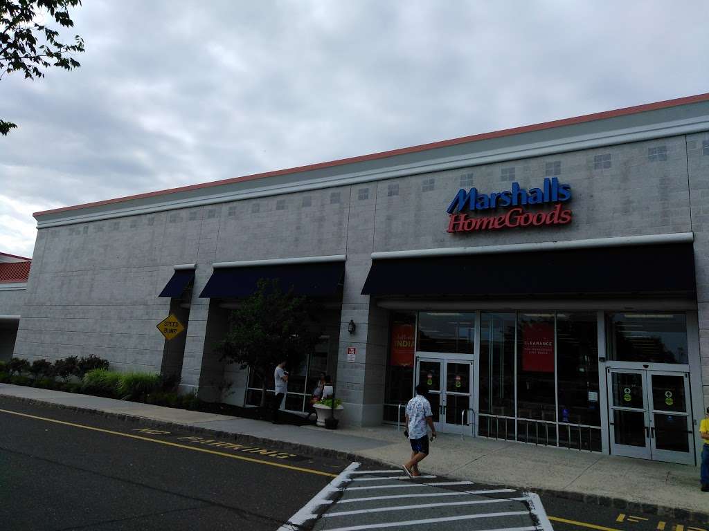 Marshalls & HomeGoods | 2101 NJ-35, Holmdel, NJ 07733 | Phone: (732) 615-9670