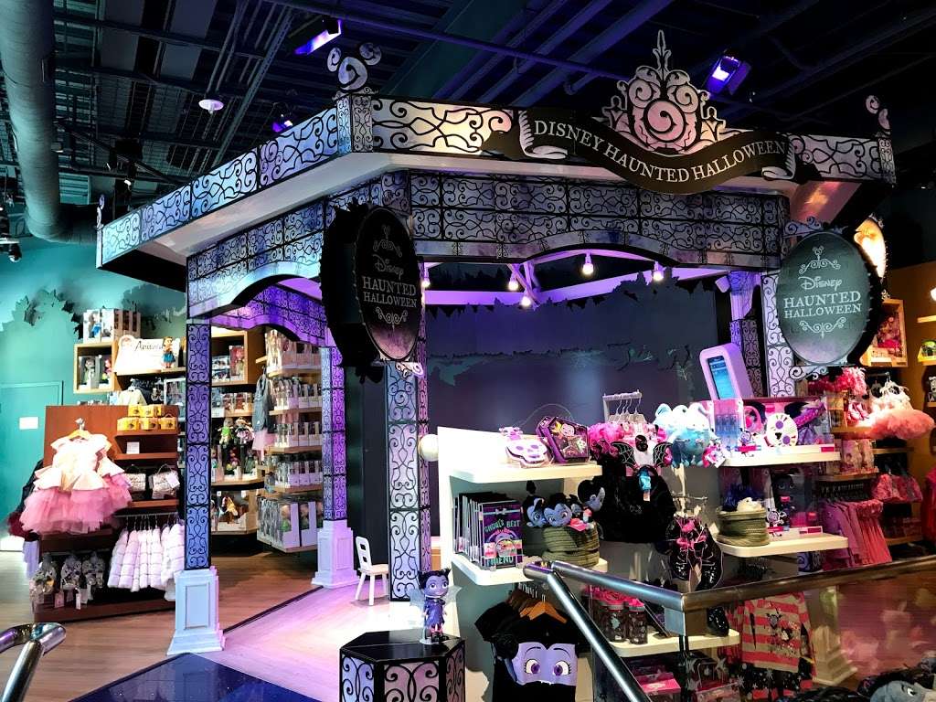 Disney Store | 395 Santa Monica Place, Santa Monica, CA 90401, USA | Phone: (310) 395-4365