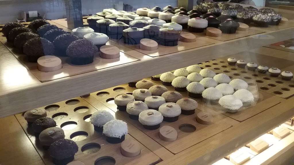 Sprinkles Cupcakes and Ice Cream | 180 Promenade Way Suite G, Westlake Village, CA 91362, USA | Phone: (805) 370-5306