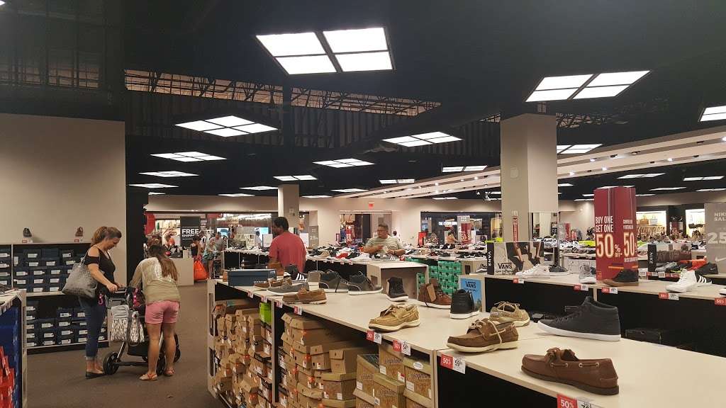 Off Broadway Shoe Warehouse | 3000 Grapevine Mills Pkwy SUITE 603, Grapevine, TX 76051 | Phone: (972) 691-4676