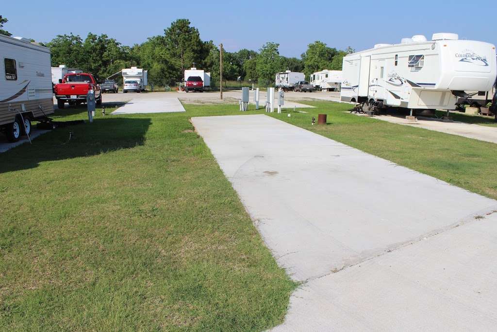 Gordy Road RV Park | 715 Gordy Rd, Bacliff, TX 77518, USA | Phone: (281) 549-6734