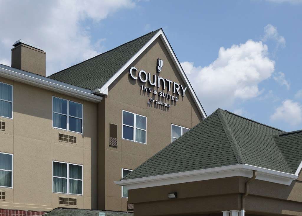 Country Inn & Suites by Radisson, Washington D.C. East - Capitol | 8850 Hampton Mall Dr N, Capitol Heights, MD 20743, USA | Phone: (301) 350-8088