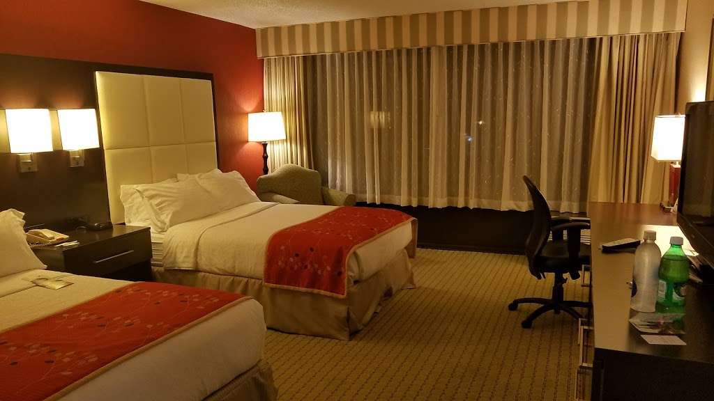 Holiday Inn & Suites Nashua | 9 Northeastern Blvd, Nashua, NH 03062, USA | Phone: (603) 888-1551