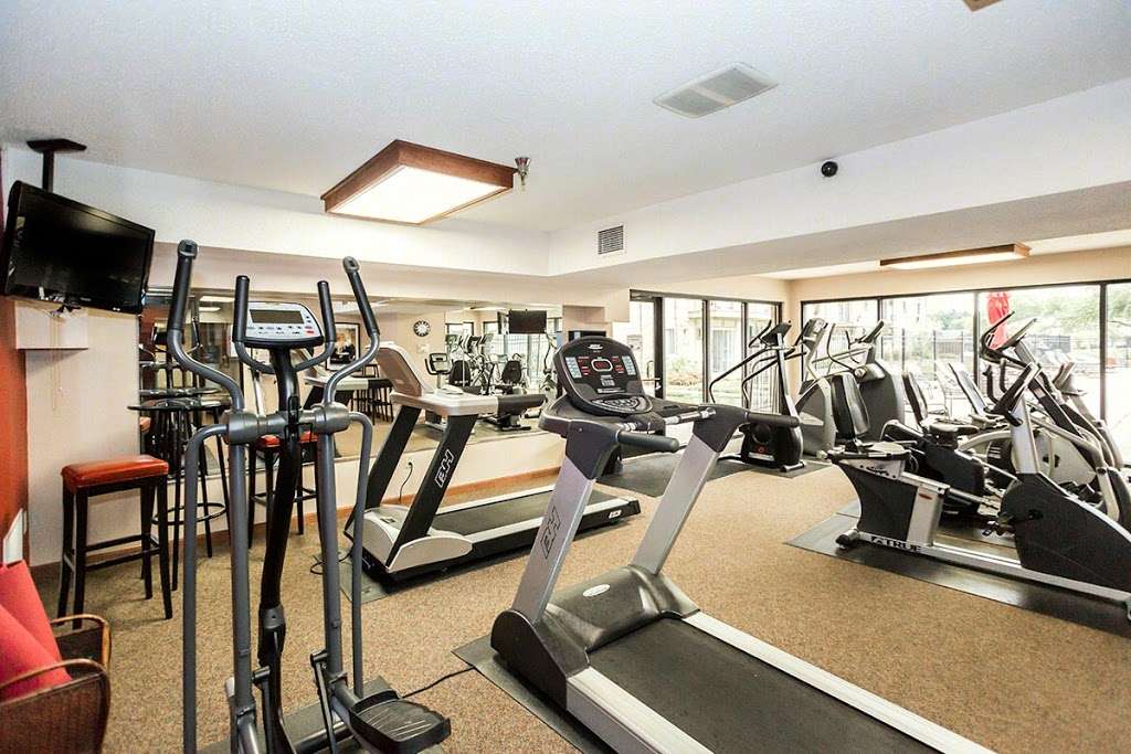 Whitnall Pointe Apartments | 10591 W Cortez Cir, Franklin, WI 53132, USA | Phone: (414) 425-5151