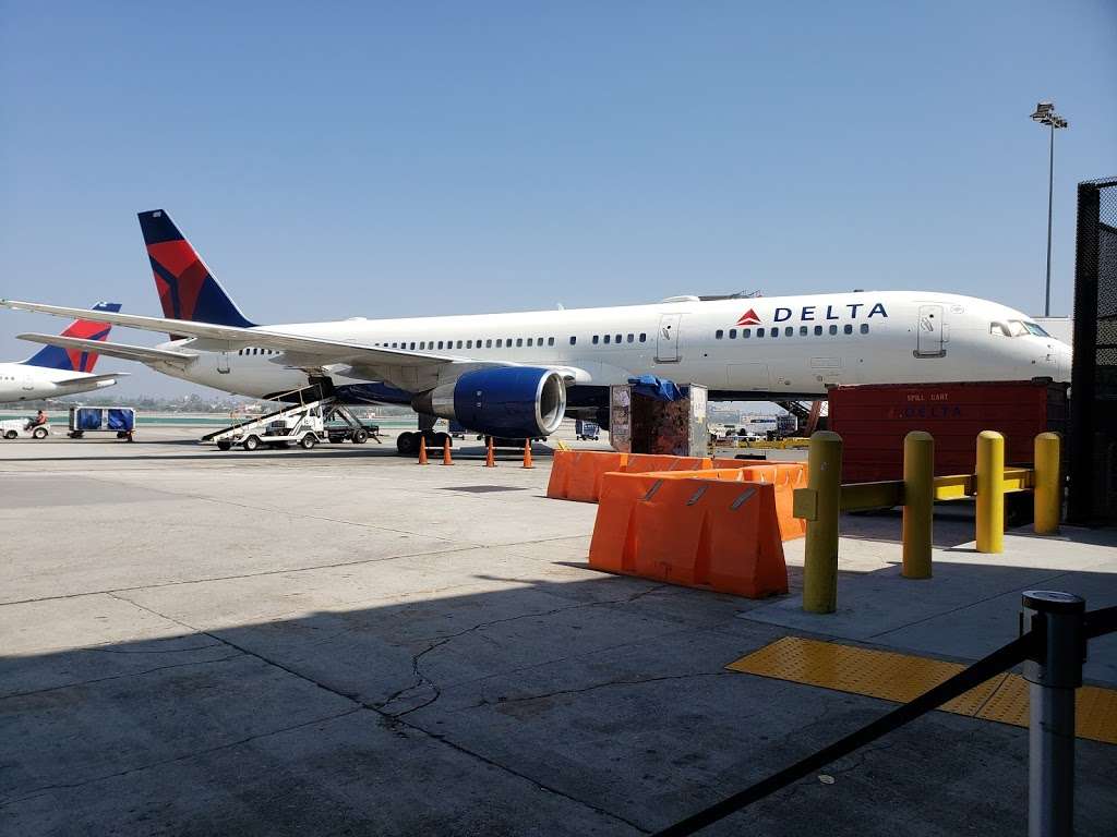 Delta Sky Club | Terminal 3, Los Angeles International Airport, Los Angeles, CA 90045, USA