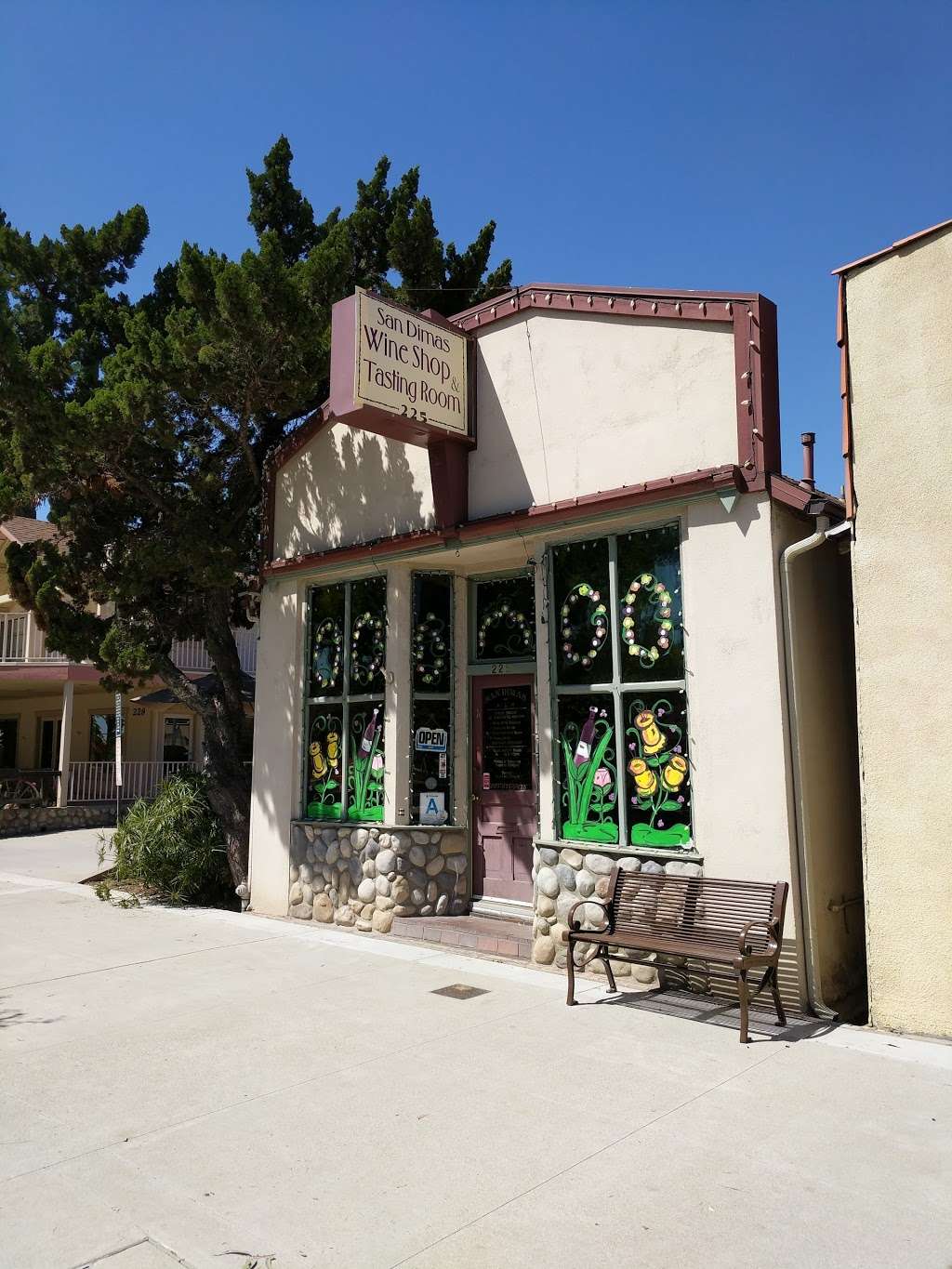 San Dimas Wine Shop & Tasting Room | 225 W Bonita Ave, San Dimas, CA 91773, USA | Phone: (909) 971-9425