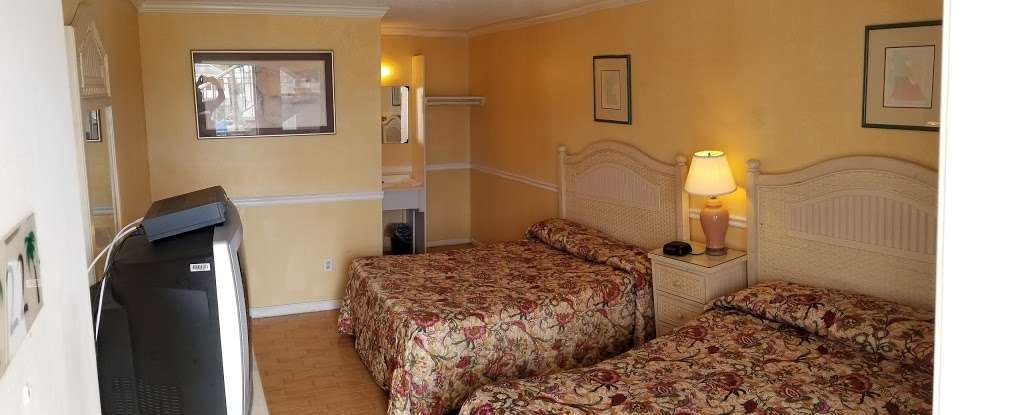 Bay Breeze Motel | 230 Sumner Ave, Seaside Heights, NJ 08751, USA | Phone: (732) 830-4555