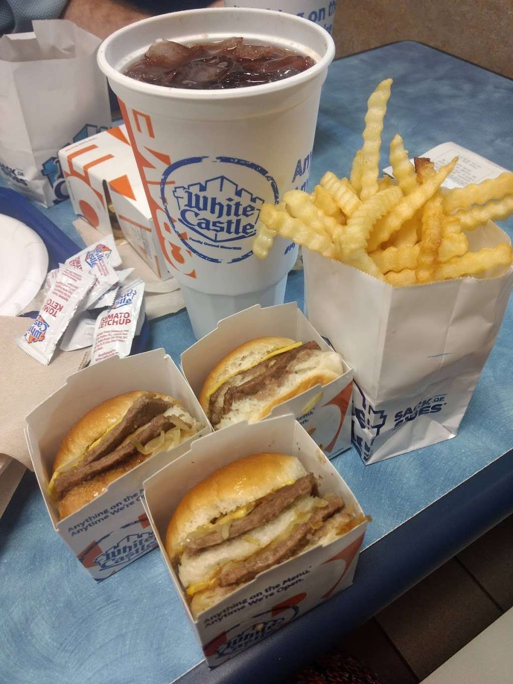 White Castle | 1265 Normantown Rd, Romeoville, IL 60446, USA | Phone: (815) 293-4101