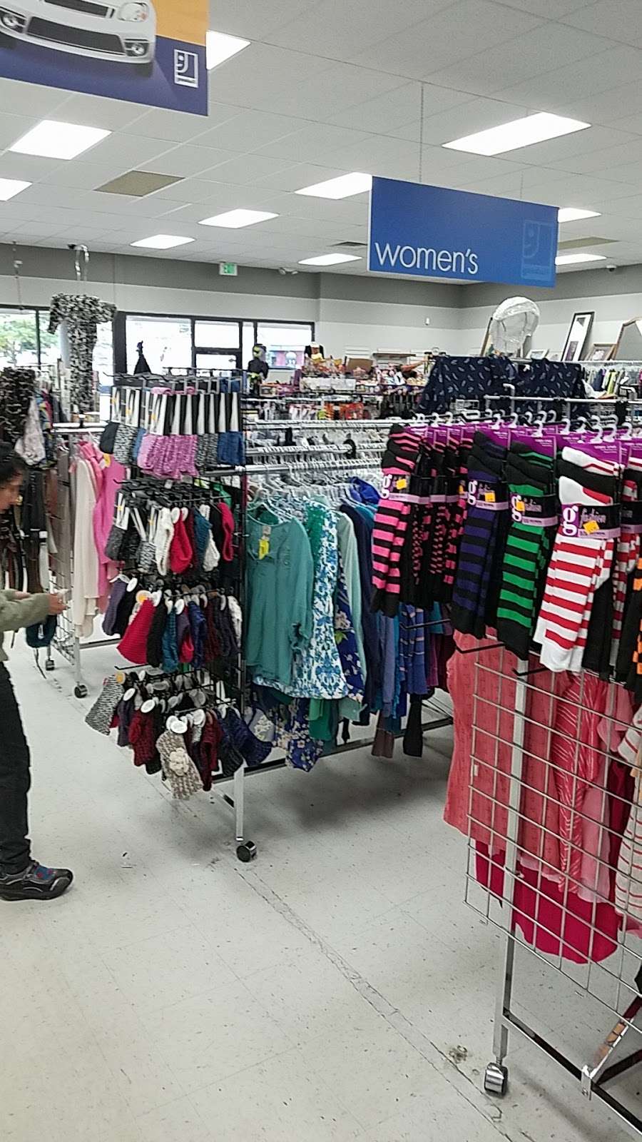 Goodwill Golden | 17722 S Golden Rd, Golden, CO 80401, USA | Phone: (303) 271-9991