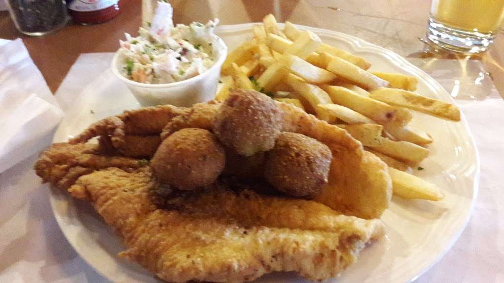 Crazy Fish Bar And Grill | 802 Henry St, Lake Wales, FL 33853, USA | Phone: (863) 676-6361