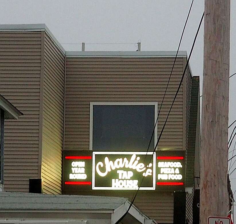 Charlies Tap House | 9A Ocean Blvd, Hampton, NH 03842 | Phone: (603) 929-9005