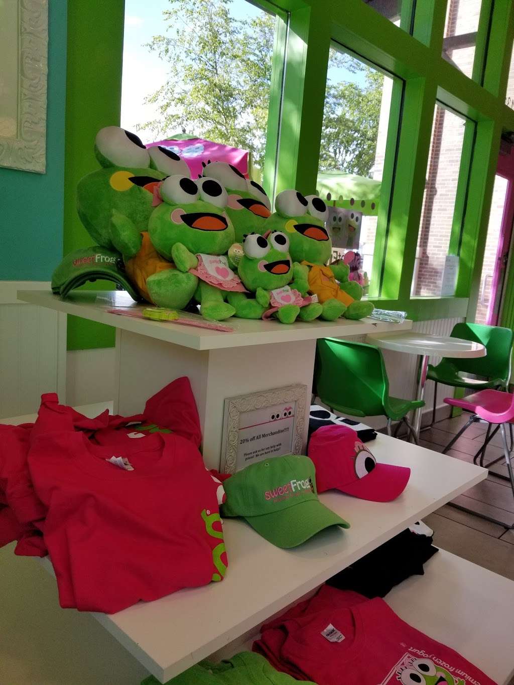 Sweet Frog Legends Kansas City | 1829 Village West Pkwy #131, Kansas City, KS 66111, USA | Phone: (913) 287-1000