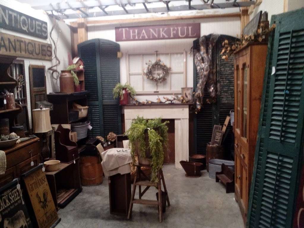 Gilleys Antique & Decorator Mall | 5789 US-40, Plainfield, IN 46168, USA | Phone: (317) 839-8779