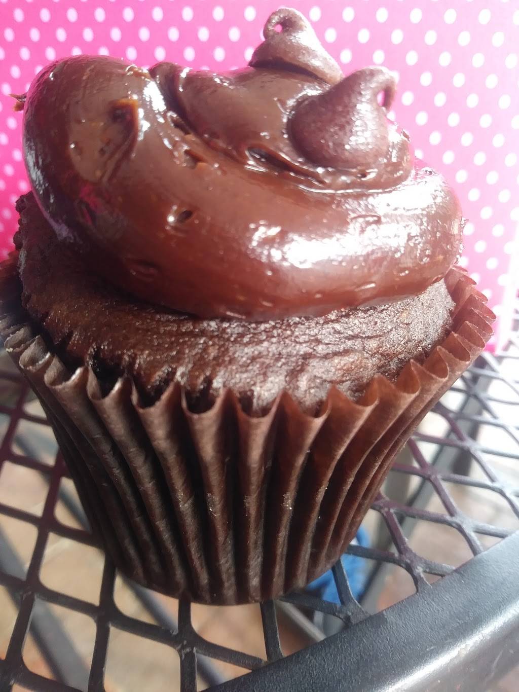 Smallcakes Cupcakery | 2526 Hillsborough St, Raleigh, NC 27607, USA | Phone: (919) 977-7311