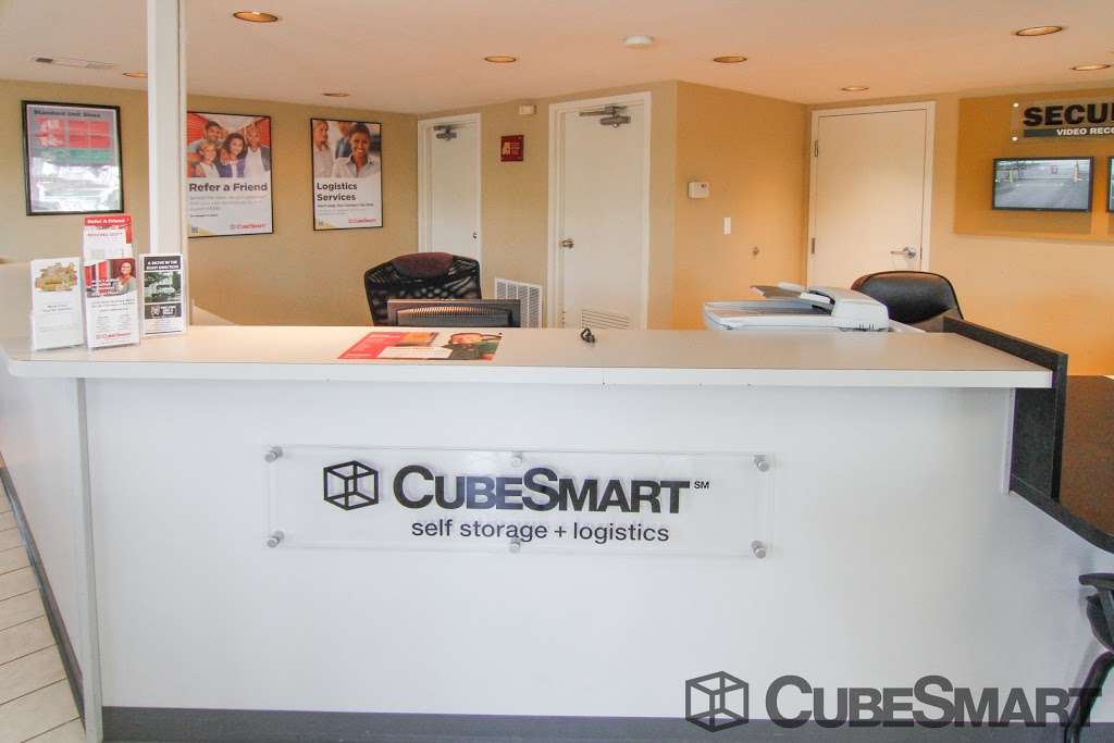 CubeSmart Self Storage | 3301 Buckley Rd, North Chicago, IL 60064 | Phone: (847) 689-8005