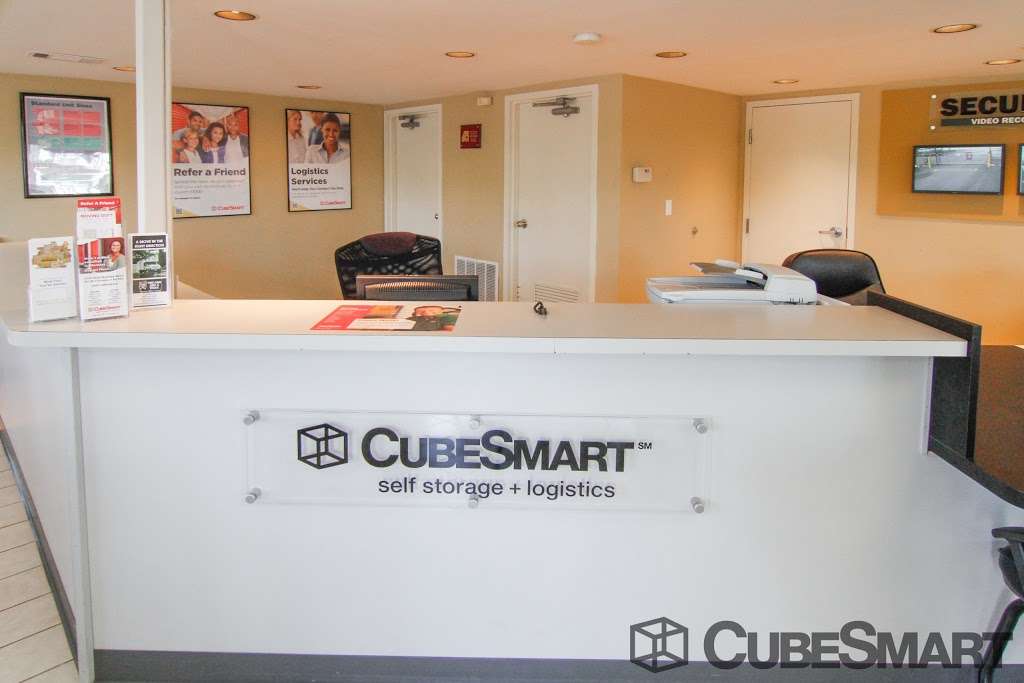 CubeSmart Self Storage | 3301 Buckley Rd, North Chicago, IL 60064, USA | Phone: (847) 689-8005