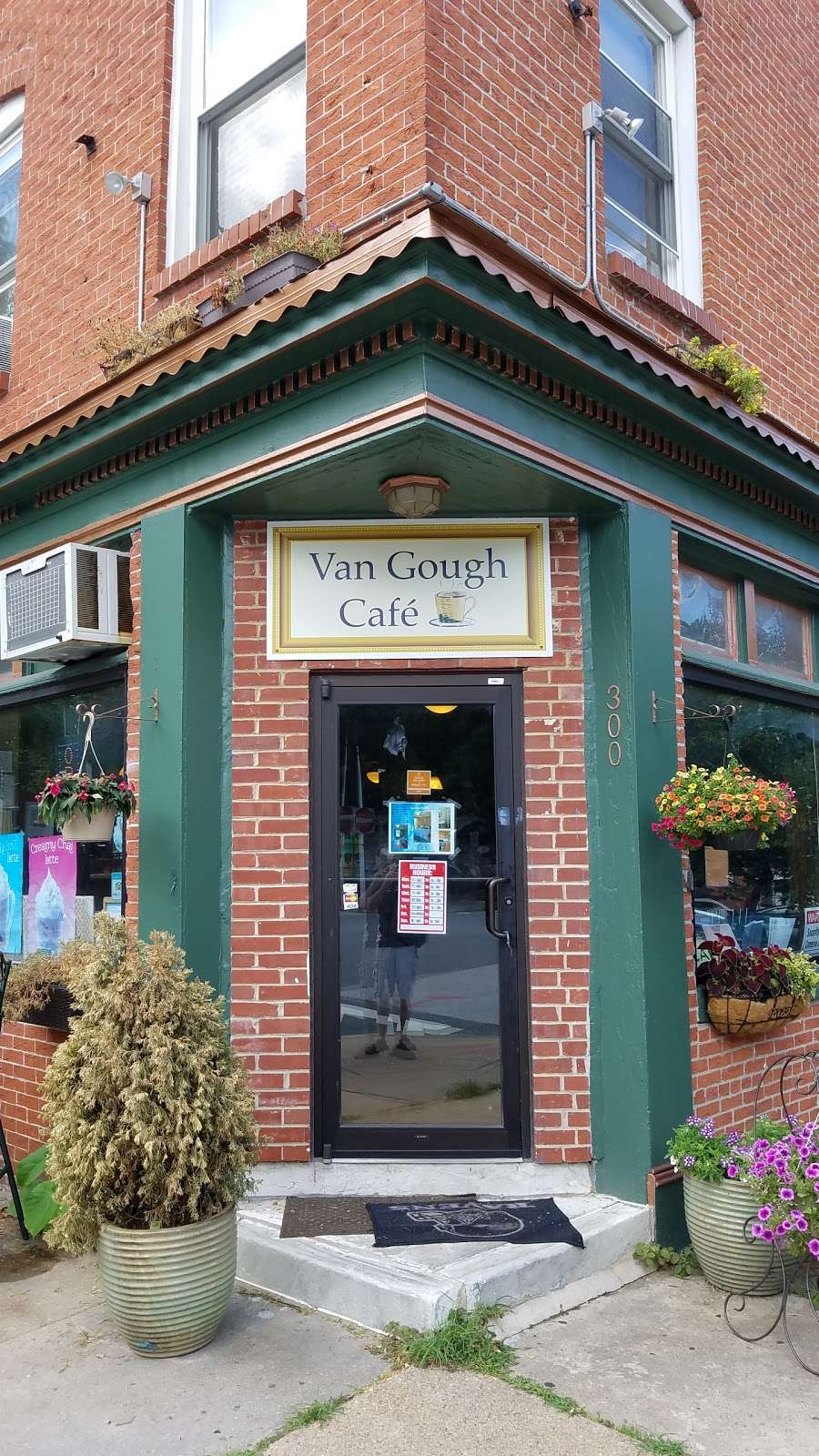 Van Gough Cafe | 300 S Ann St, Baltimore, MD 21231 | Phone: (410) 558-1958