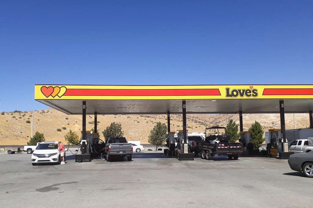 Love’s | 2000 E Tehachapi Blvd, Tehachapi, CA 93561, USA | Phone: (661) 823-1484