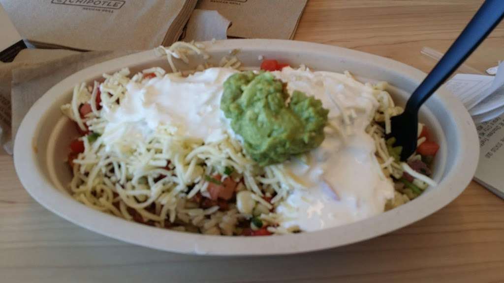 Chipotle Mexican Grill | 4323 NE Chouteau Trafficway, Kansas City, MO 64117 | Phone: (816) 459-9892