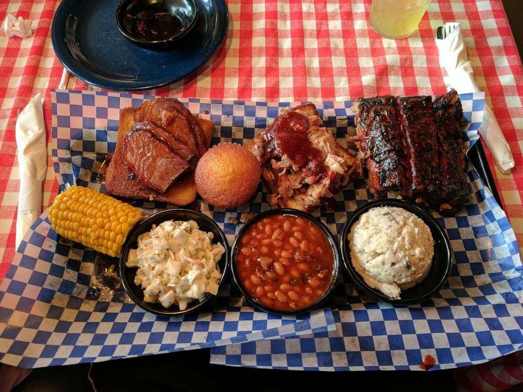 Famous Daves Bar-B-Que | 4215 E Black Horse Pike, Mays Landing, NJ 08330, USA | Phone: (609) 569-9910