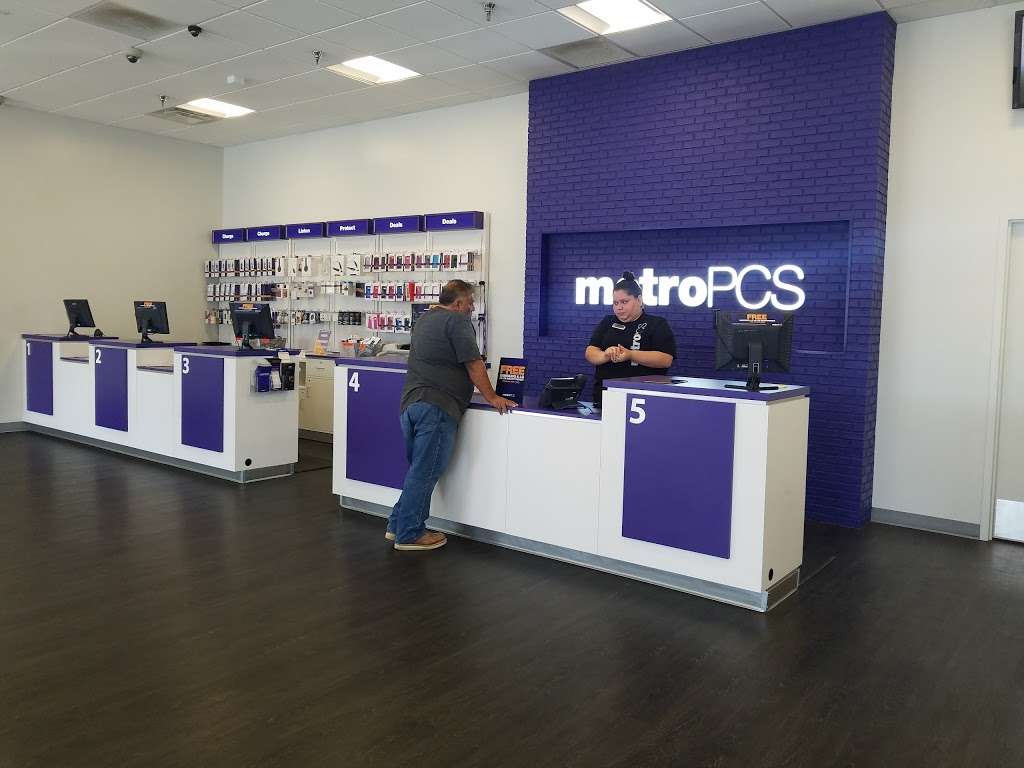 Metro by T-Mobile | 2403 W Airport Fwy Suite B, Irving, TX 75062, USA | Phone: (469) 241-2633