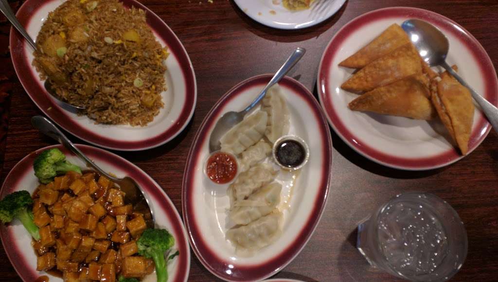 Ching Hua`s Chinese Restaurant & Bar | 1992 S River Rd, Des Plaines, IL 60018, USA | Phone: (847) 390-9499