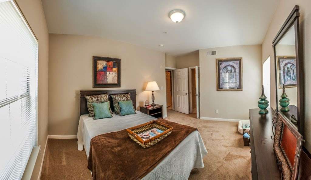 Reserve at Tranquility Lake Apartments | 2850 Oak Rd, Pearland, TX 77584 | Phone: (281) 884-3299