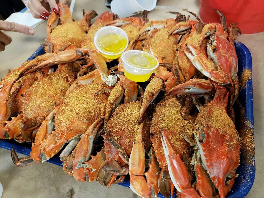Abners Crab House | 3748 Harbor Rd, Chesapeake Beach, MD 20732, USA | Phone: (410) 257-3689