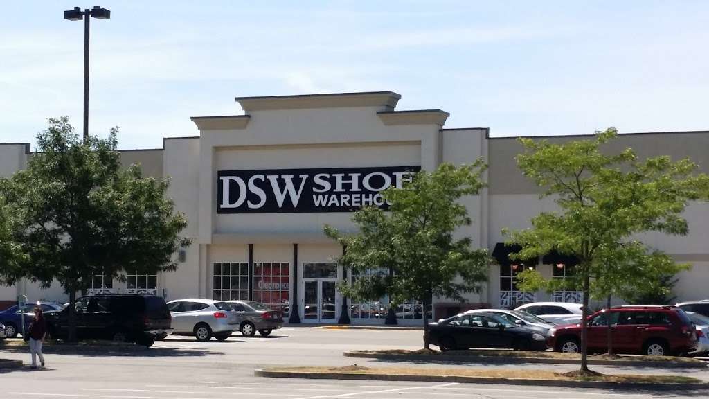 DSW Designer Shoe Warehouse | 344 Providence Hwy, Dedham, MA 02026, USA | Phone: (781) 329-6310