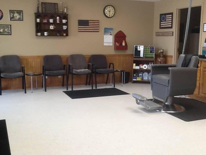 White Swan Barber Shop | 1715 Cramer Ave, Fort Wayne, IN 46818, USA | Phone: (260) 489-5111