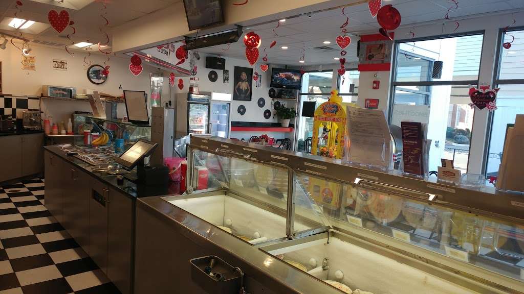 Terrys Old Fashion Ice Cream Shop | 22 Atlantic Ave, Marblehead, MA 01945, USA | Phone: (781) 639-2373