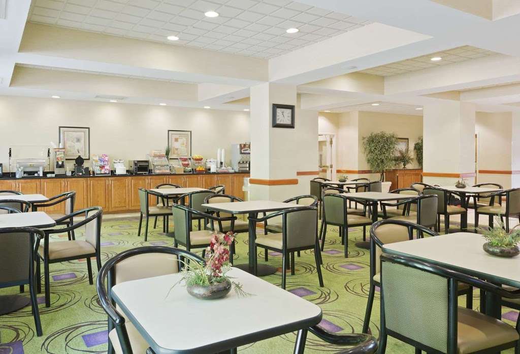 Wingate By Wyndham Charlotte Airport I-85/I-485 | 4238 Business Center Dr, Charlotte, NC 28214, USA | Phone: (704) 395-3600