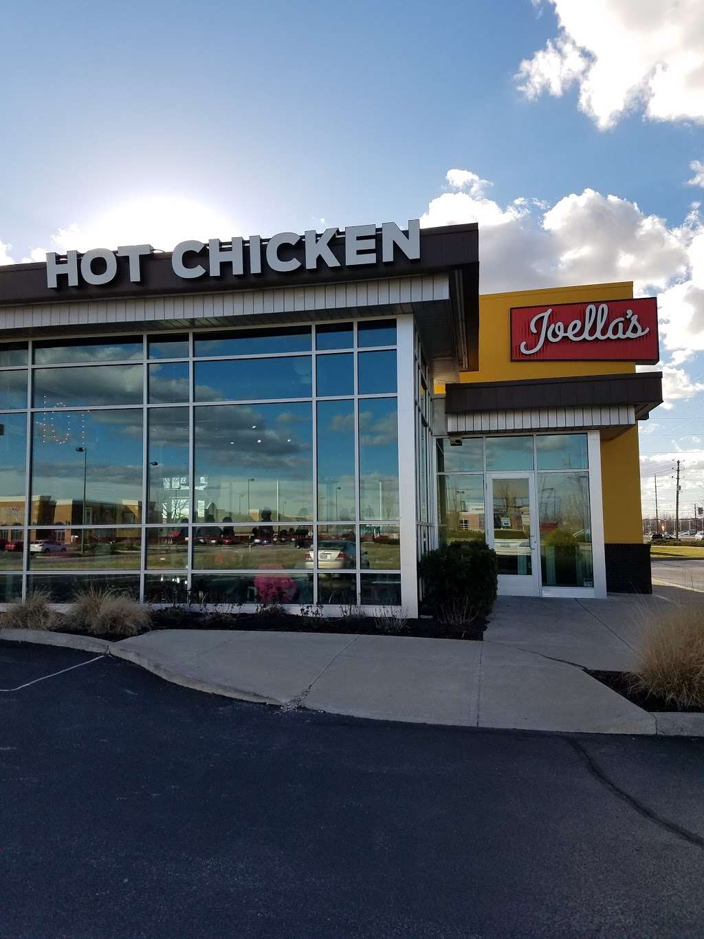 Joellas 96th Street | 4715 E 96th St, Indianapolis, IN 46240, USA | Phone: (317) 663-8880