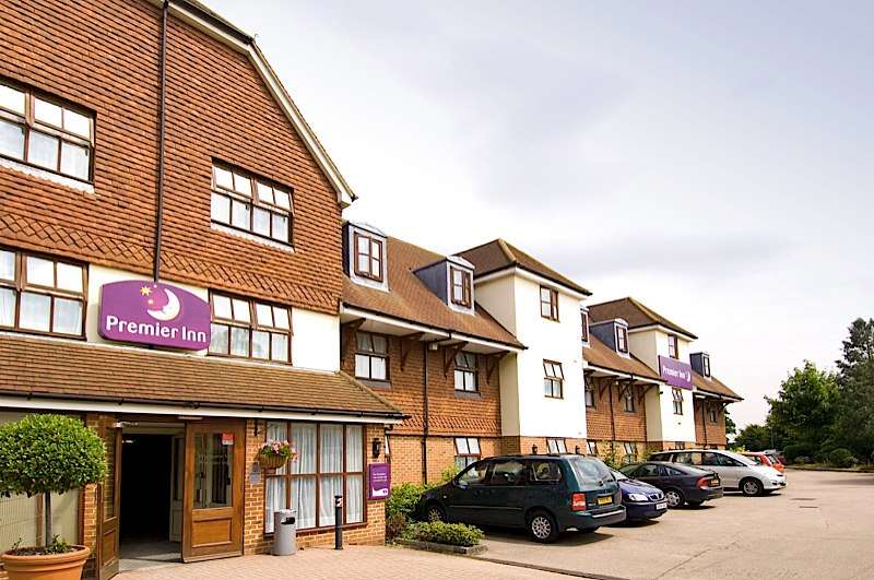 Premier Inn London Gatwick Airport South | London Road Lowfield Heath, Crawley RH10 9ST, UK | Phone: 0871 527 8408