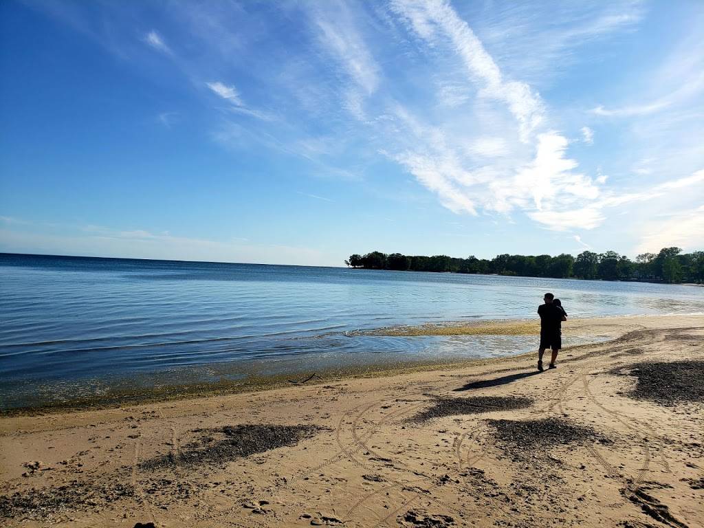 Crescent Beach Park | 1199 Edgemere Ln, Fort Erie, ON L2A 4P2, Canada | Phone: (905) 871-1600