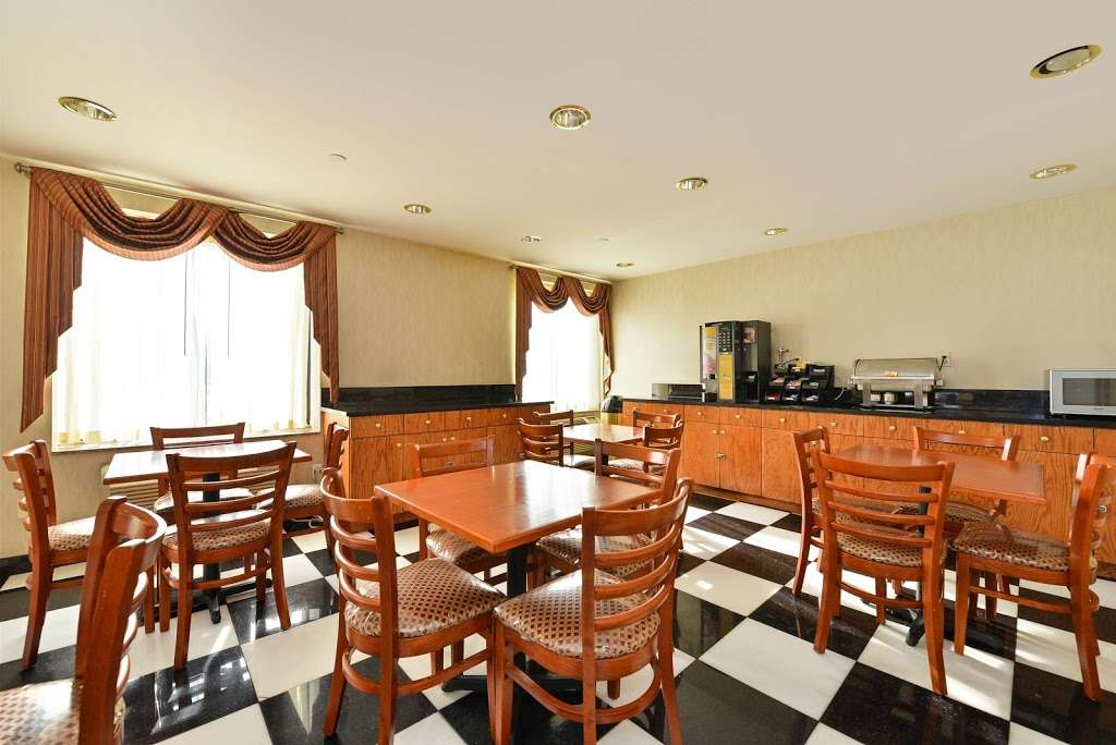 Lexington Inn at JFK Airport | 138-05 Jamaica Ave, Jamaica, NY 11435, USA | Phone: (718) 523-3100