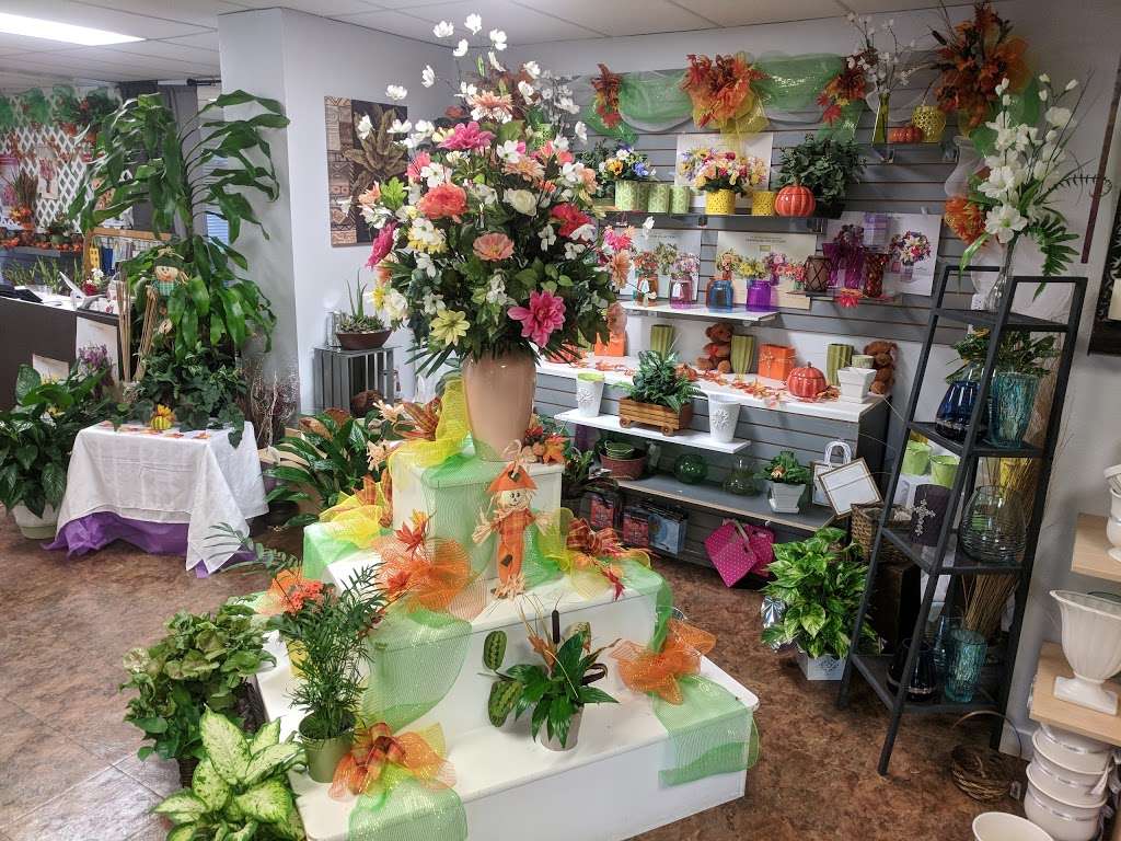Petite Flower Shop | 6001, 1501 Harry Wurzbach Rd, San Antonio, TX 78209, USA | Phone: (210) 427-5106