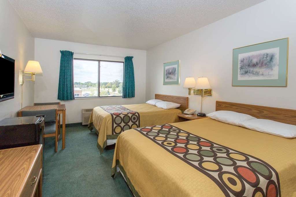 Super 8 by Wyndham Racine | 1150 Oakes Rd, Racine, WI 53406 | Phone: (262) 977-7010