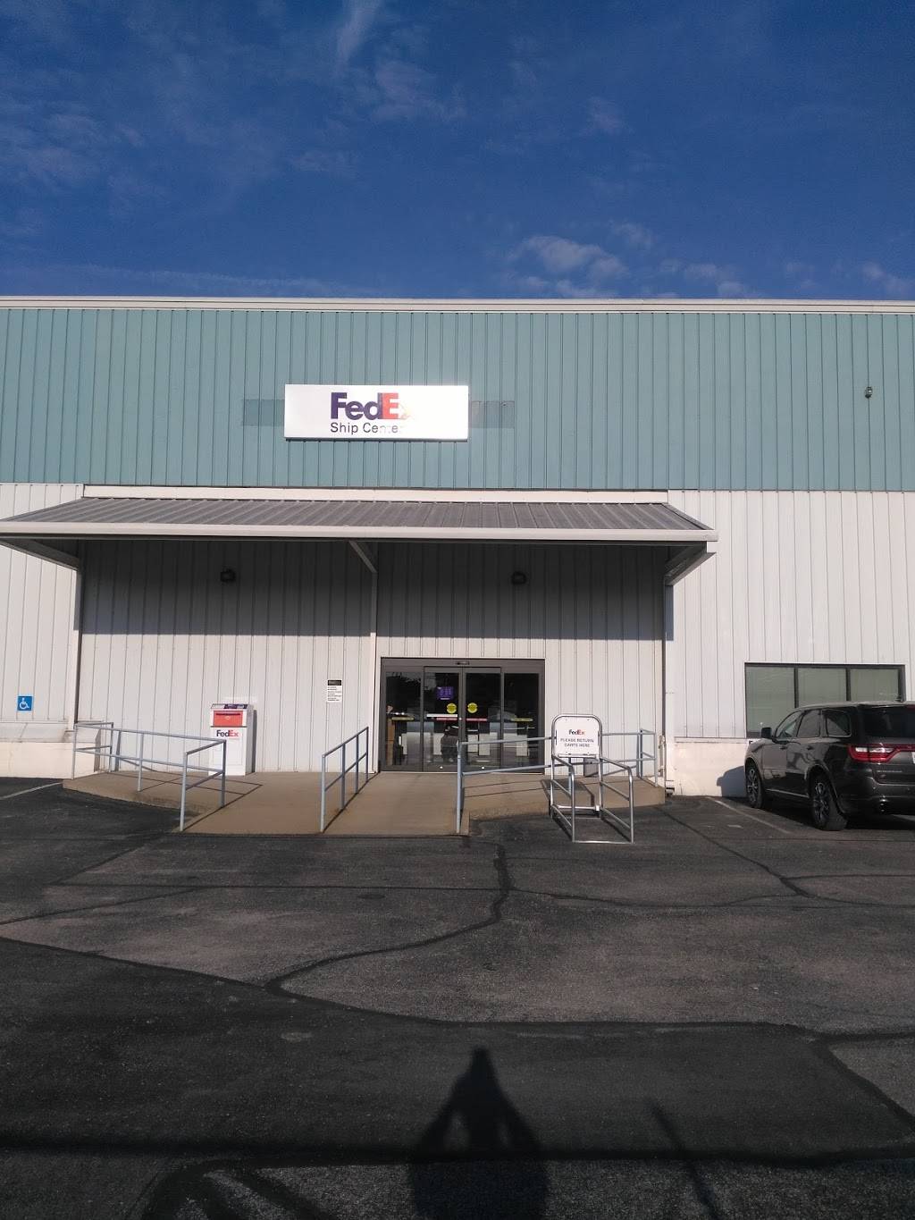 FedEx Ship Center | 1126 W Breckinridge St, Louisville, KY 40210, USA | Phone: (800) 463-3339