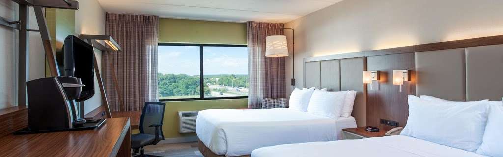 Holiday Inn Express Hauppauge-Long Island | 2050 Express Dr S, Hauppauge, NY 11788, USA | Phone: (631) 348-1400