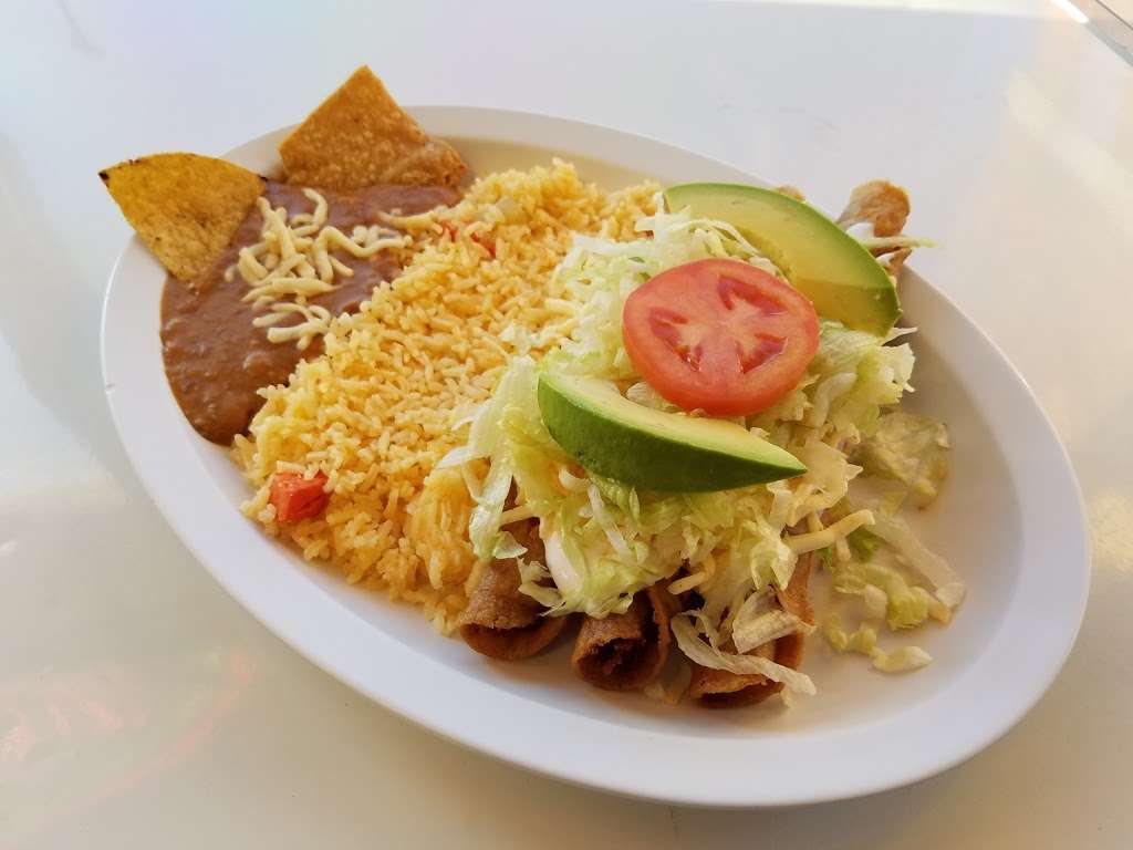 Taqueria los tres potrillos Inc (taco Grill) | 2316, 425 W Lake St, Addison, IL 60101 | Phone: (630) 543-0777