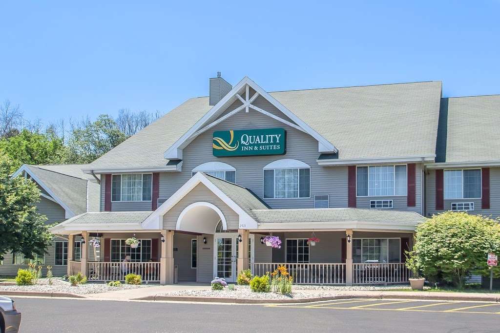 Quality Inn & Suites | 2921 OLeary Ln, East Troy, WI 53120, USA | Phone: (262) 642-2100