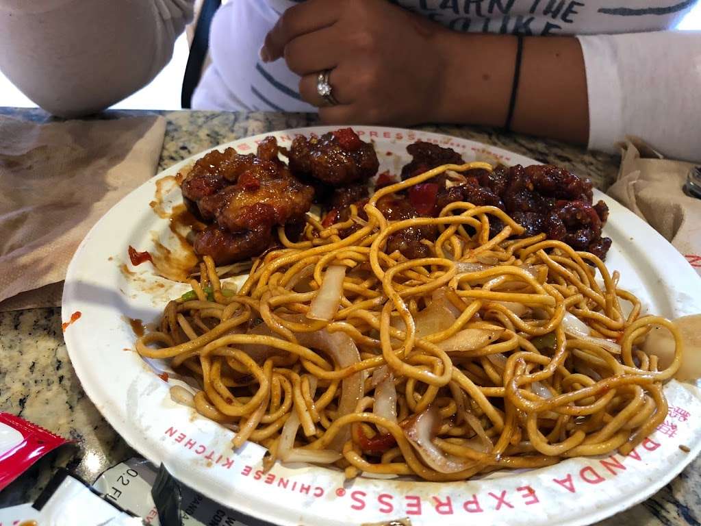 Panda Express | 27 S Western Ave, Carpentersville, IL 60110 | Phone: (847) 428-9910