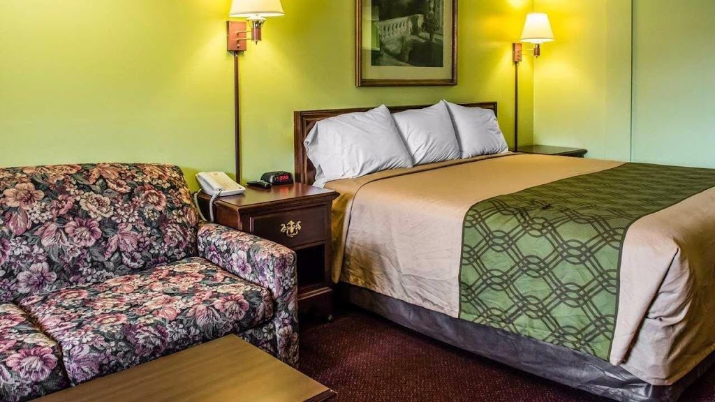 Econo Lodge Pittsburgh I-79 | 4800 Steubenville Pike, Pittsburgh, PA 15205, USA | Phone: (412) 922-6900