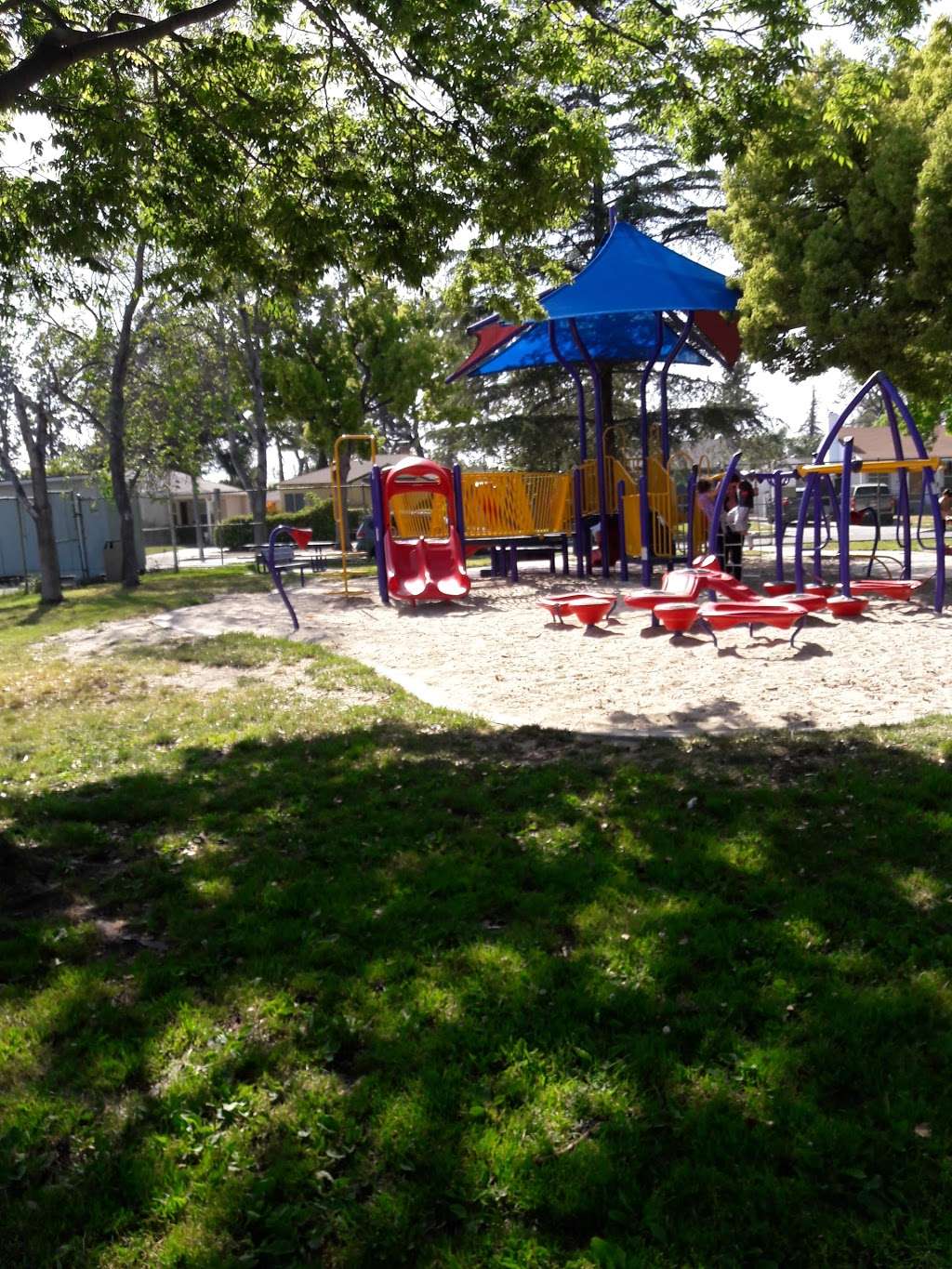 Maple Street Playground | 3820 Jeffries Ave, Burbank, CA 91505 | Phone: (818) 238-5300