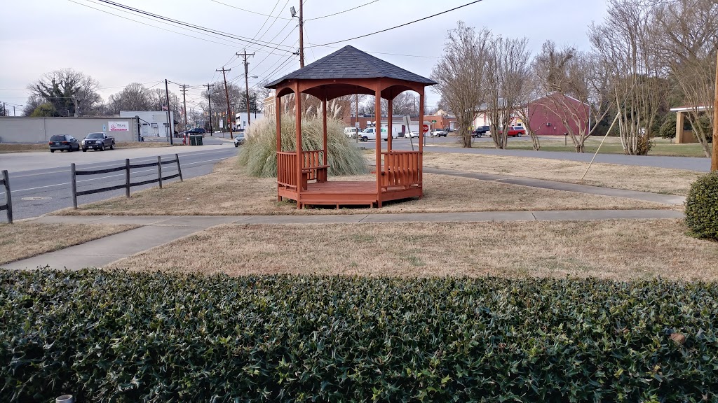 United States Postal Service | 206 E 1st St, Lowell, NC 28098, USA | Phone: (800) 275-8777