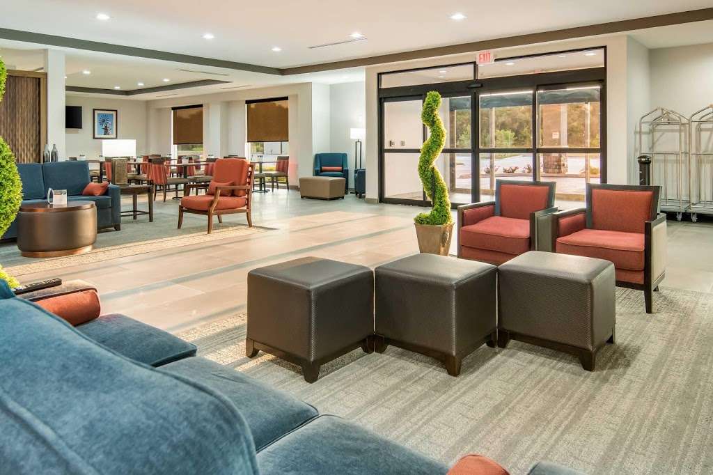 Comfort Suites DeSoto Dallas South | 1211 E Wintergreen Rd, DeSoto, TX 75115, USA | Phone: (469) 677-5452