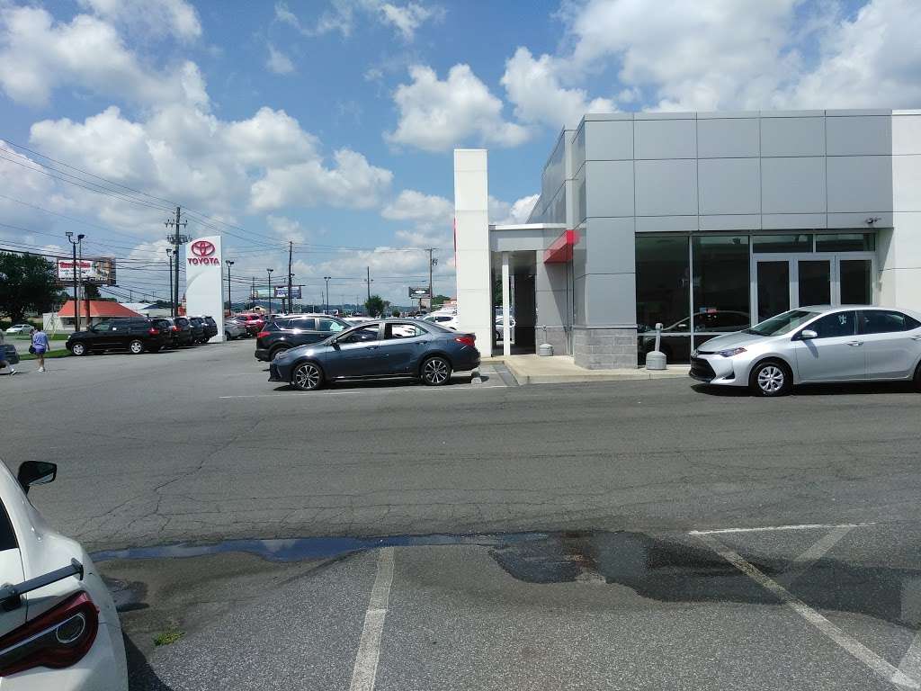 Performance Toyota | 4681 Penn Ave, Sinking Spring, PA 19608, United States | Phone: (610) 678-3425