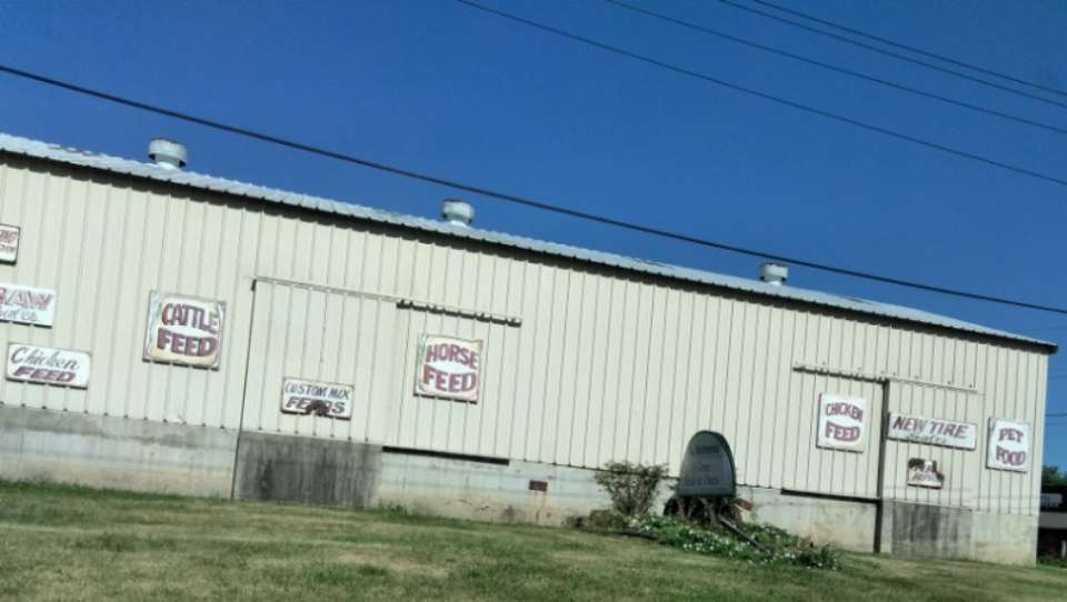D-Tone Feed and Tires | 1006 W South St, Plattsburg, MO 64477, USA | Phone: (816) 539-2142